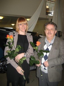 Hanna María Kristjánsdóttir og Reynir Sveinsson tóku við styrkjum. 
